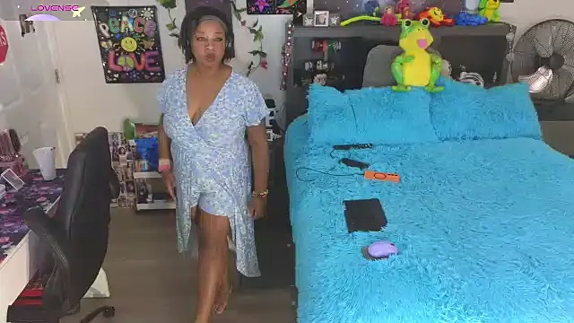 temptressbeauty24 online show from September 14, 2025, 9:04 pm