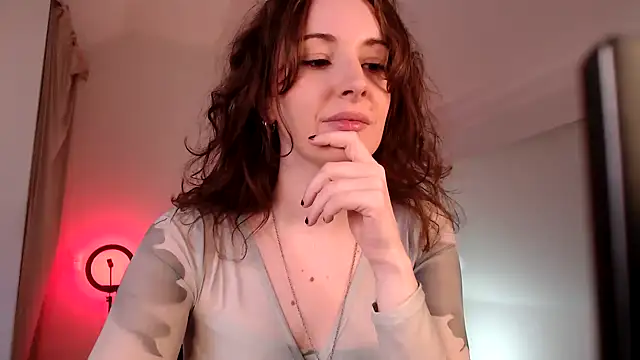 sophia leurre online show from January 7, 2025, 2:51 pm