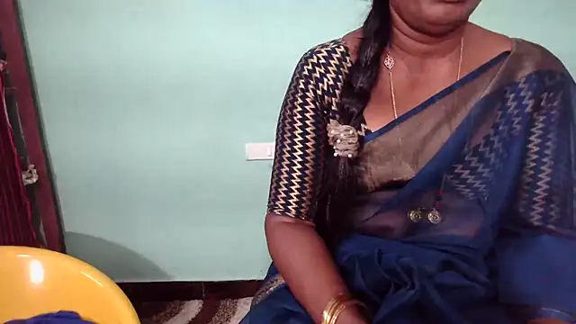 shrutitelugu69 online show from December 19, 2025, 10:17 am