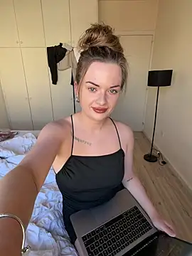 Snapshot of ElenaRebelle chatting on March 24, 2026, 7:08 am ElenaRebelle online show from March 24, 2026, 7:08 am