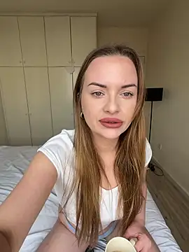 Snapshot of ElenaRebelle chatting on April 2, 2026, 6:09 am ElenaRebelle online show from April 2, 2026, 6:09 am