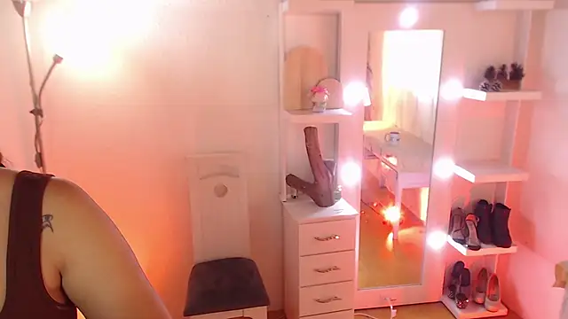  Kim  M online show from November 3, 2025, 1:37 pm