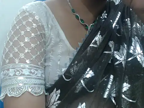 Lovely Siri 23 online show from May 10, 2026, 10:33 pm