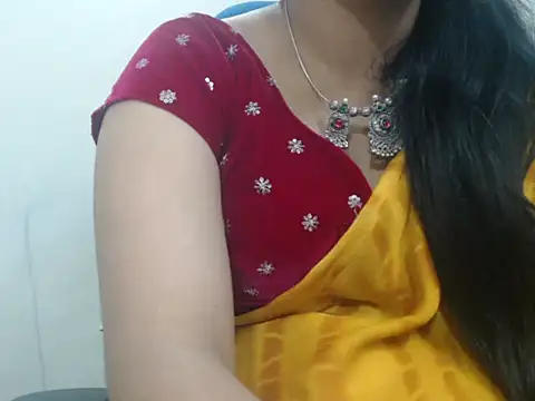 Lovely Siri 23 online show from May 6, 2026, 7:01 am