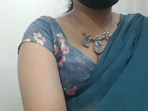 Lovely Siri 23 online show from April 26, 2026, 7:55 pm