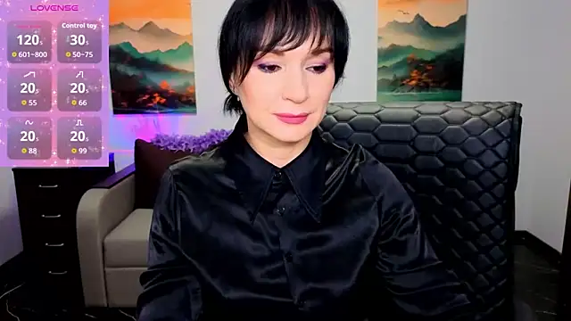 Sofia Ford online show from October 28, 2025, 1:32 pm