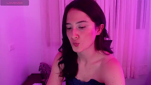 AlissonnFoxx online show from June 26, 2026, 12:05 am