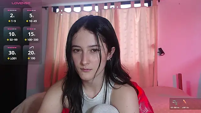 Snapshot of AlissonnFoxx chatting on February 9, 2026, 9:13 pm AlissonnFoxx online show from February 9, 2026, 9:13 pm