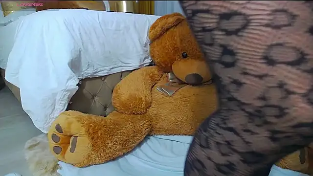 GoldenCaroline online show from March 14, 2026, 6:58 pm