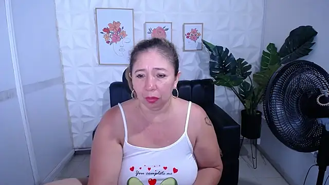 Valentinaa mature online show from March 23, 2026, 8:41 pm