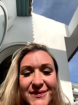 Bella-Tight online show from October 16, 2025, 2:47 pm