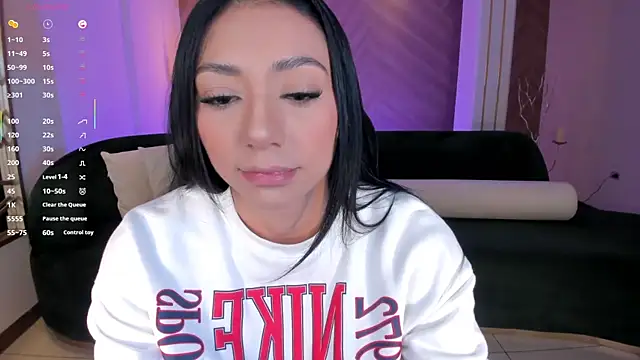 LizzHamilton   online show from October 17, 2025, 9:27 pm