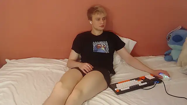 Snapshot of Oliver_sweet_ chatting on June 16, 2026, 1:49 am Oliver sweet online show from June 16, 2026, 1:49 am