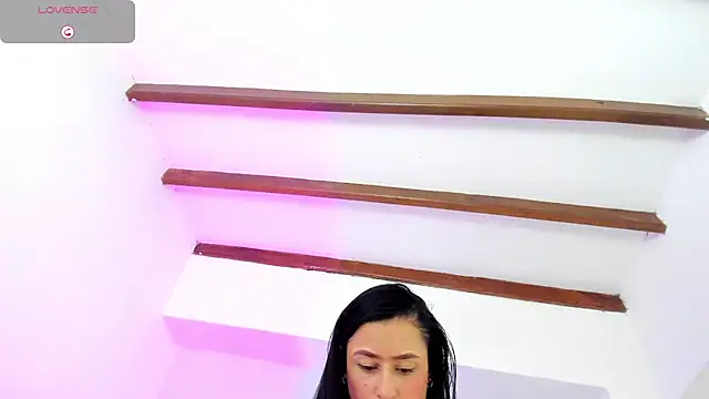 Laura Torres18 online show from June 30, 2026, 9:59 pm