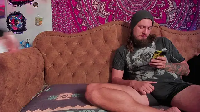 Snapshot of MasterrKittyy chatting on December 4, 2025, 5:06 am MasterrKittyy online show from December 4, 2025, 5:06 am