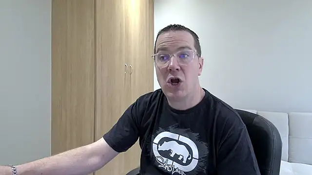 BrettJ81 online show from October 18, 2025, 10:28 am