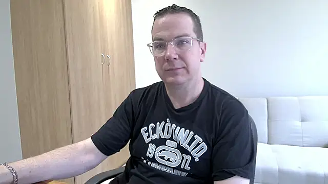 BrettJ81 online show from November 22, 2025, 10:47 am