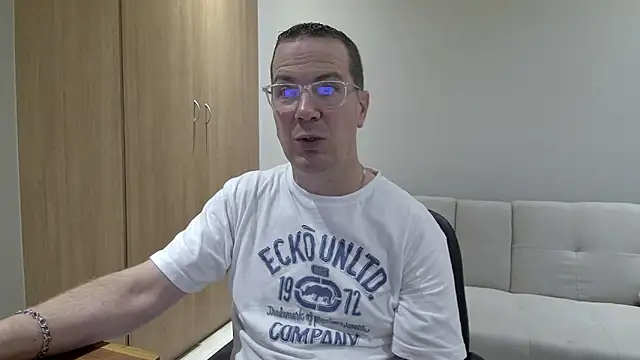 BrettJ81 online show from April 22, 2026, 3:08 pm