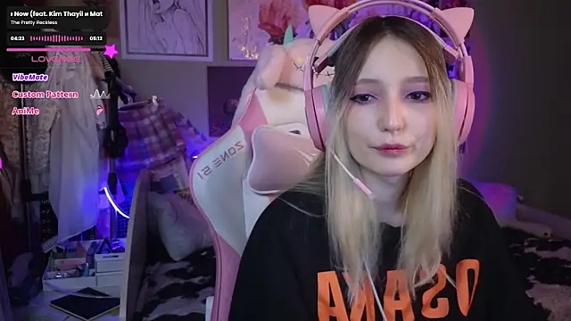 Evie Ro online show from February 4, 2025, 8:17 pm