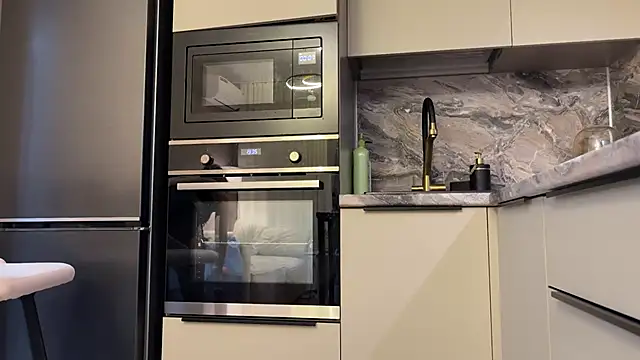 mommy nadin online show from October 4, 2025, 4:19 pm