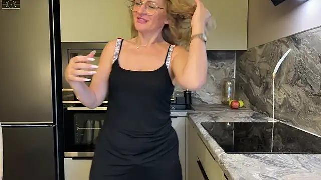 mommy nadin online show from October 13, 2025, 5:03 pm