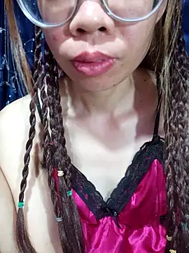   Mai-love19   online show from July 4, 2026, 11:42 pm