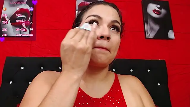 gisellsaenz online show from February 3, 2025, 8:24 pm