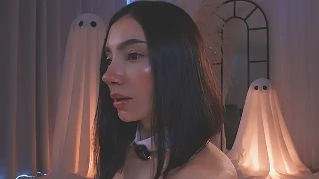 AmyArmstrong online show from October 28, 2025, 7:57 pm