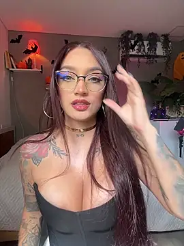 DaniDusan  online show from October 17, 2025, 7:15 pm