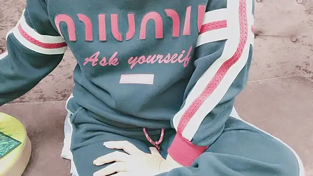 Sophie Secret online show from November 26, 2025, 10:32 pm