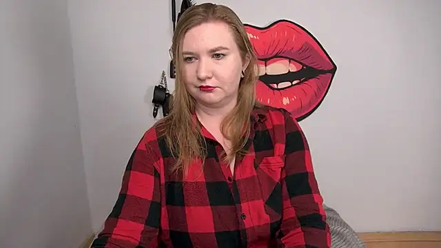 LaraDream online show from November 4, 2025, 4:55 pm