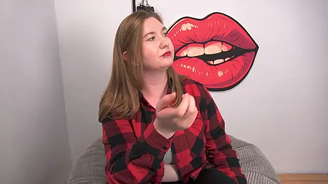 LaraDream online show from September 11, 2025, 3:23 pm