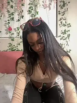mismialove online show from June 26, 2026, 5:24 am