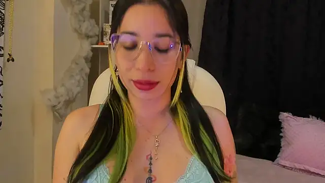 Laughing Naty online show from November 29, 2025, 2:23 am