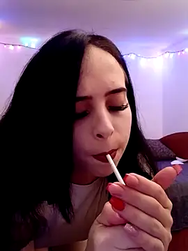 yasmine26 online show from December 18, 2025, 6:12 pm