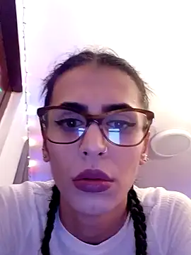 yasmine26 online show from December 19, 2025, 5:59 pm